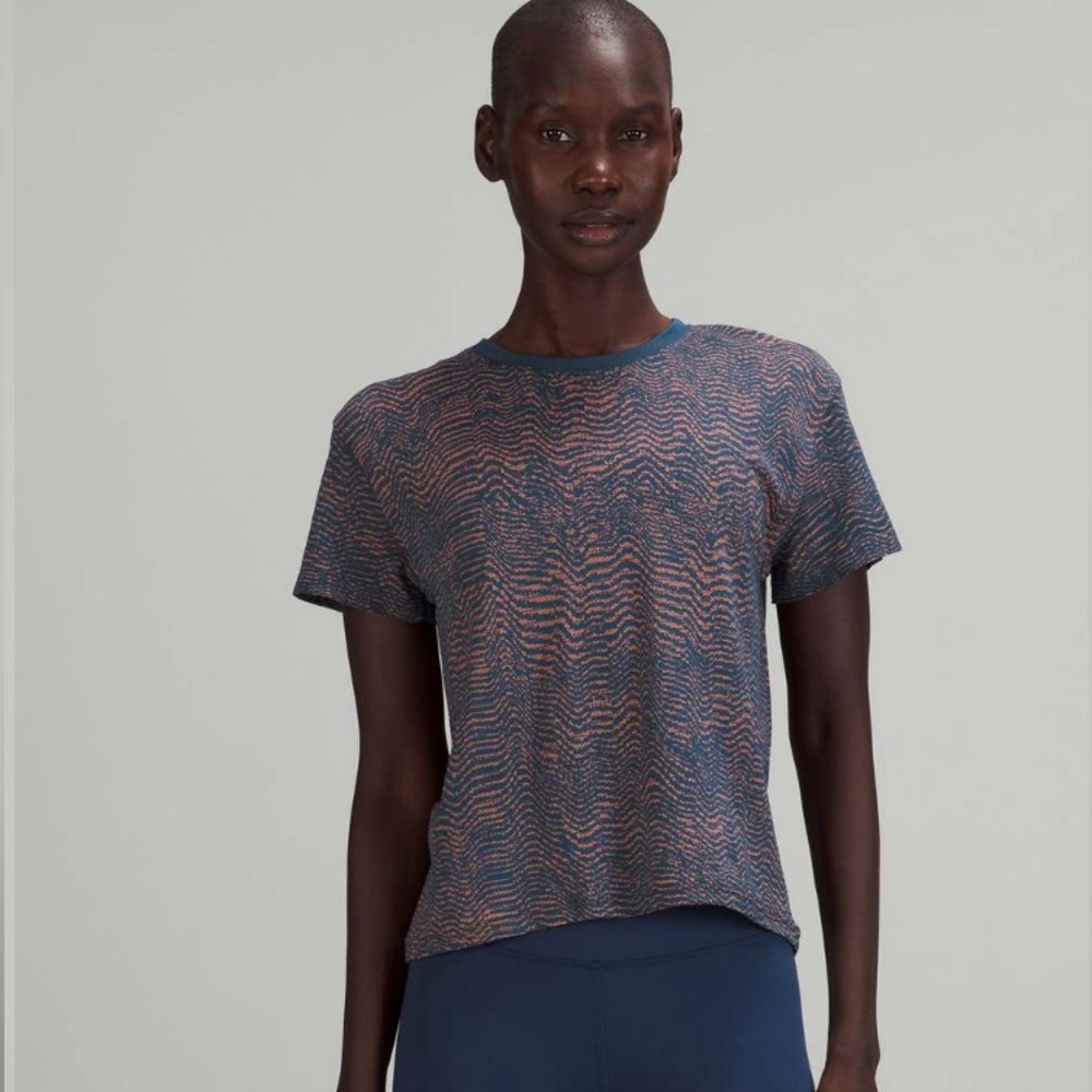 Lululemon train to be short sleeve